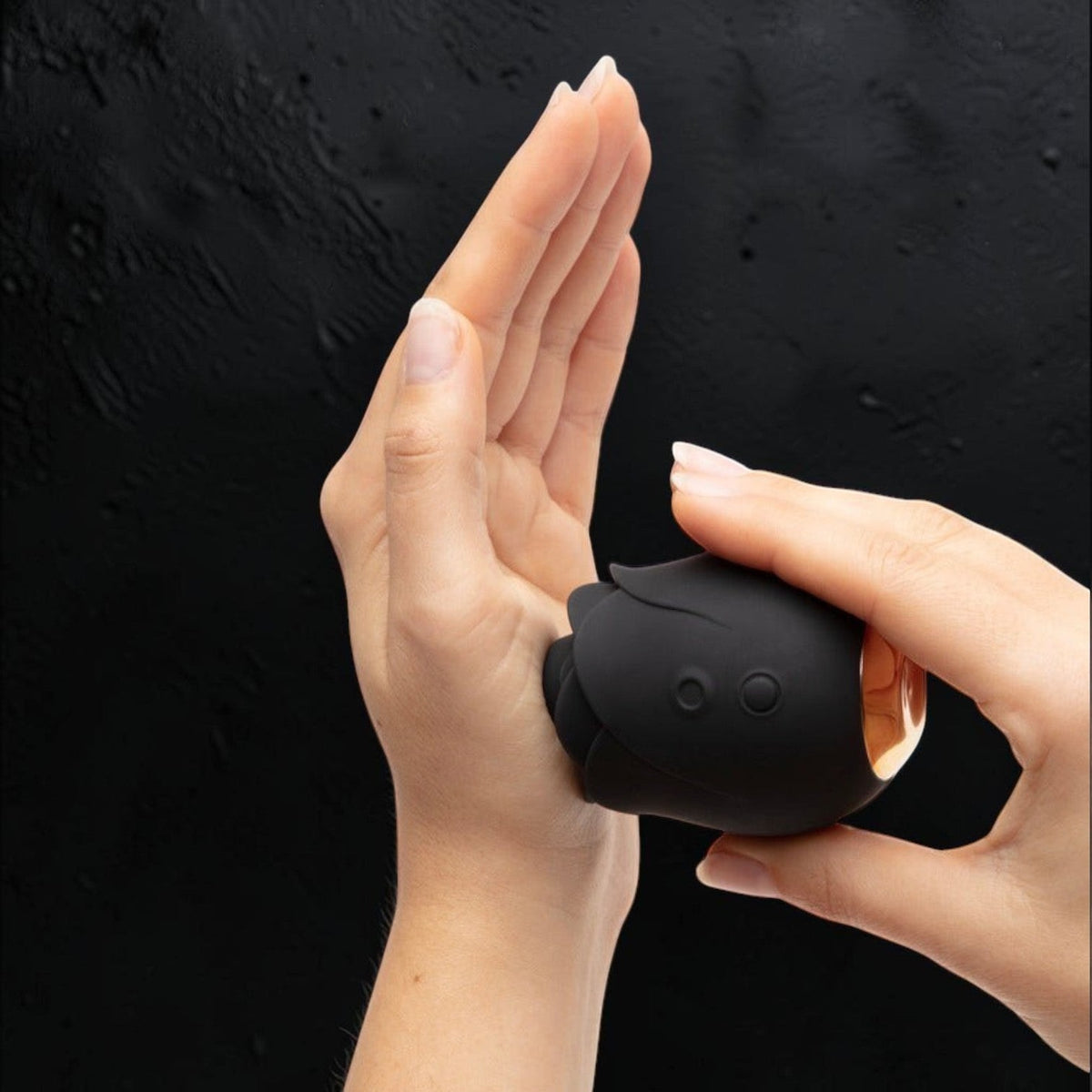Fifty Shades of Grey Black Rose 2.0 - Clitoral Suction Stimulator