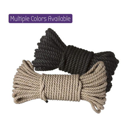 Cuerda de cáñamo negra de 6mm PlayLoveToys para shibari, con diseño trenzado de tres hilos y extremos reforzados.