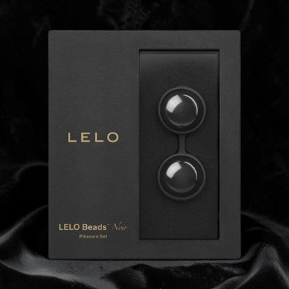 Set de bolas de Kegel negras LELO Beads Noir de PlayLoveToys en su elegante caja de presentación de lujo.